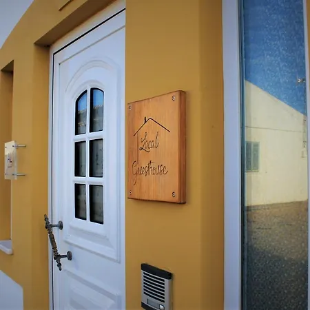 Casa de hóspedes Local *